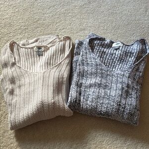 Bundle - 2 pack Old Navy sweaters